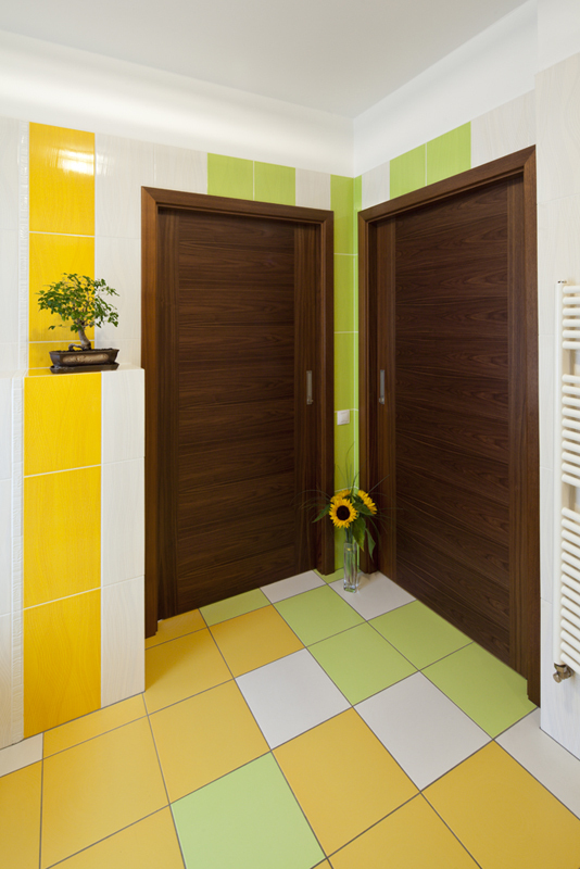 Potkávají se vám v koupelně v rohu dvoje dveře? Otočnou variantu nahradí dvě stavební pouzdra J.A.P. NORMA STANDARD. Pohyb bude díky nim bezproblémový.