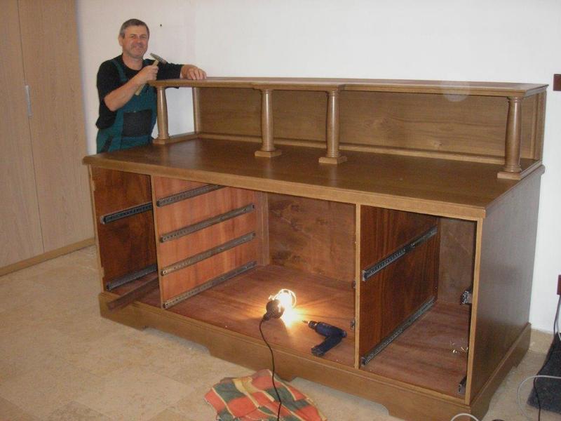 Jak restaurovat starý nábytek 2: Sekretář do sakristie